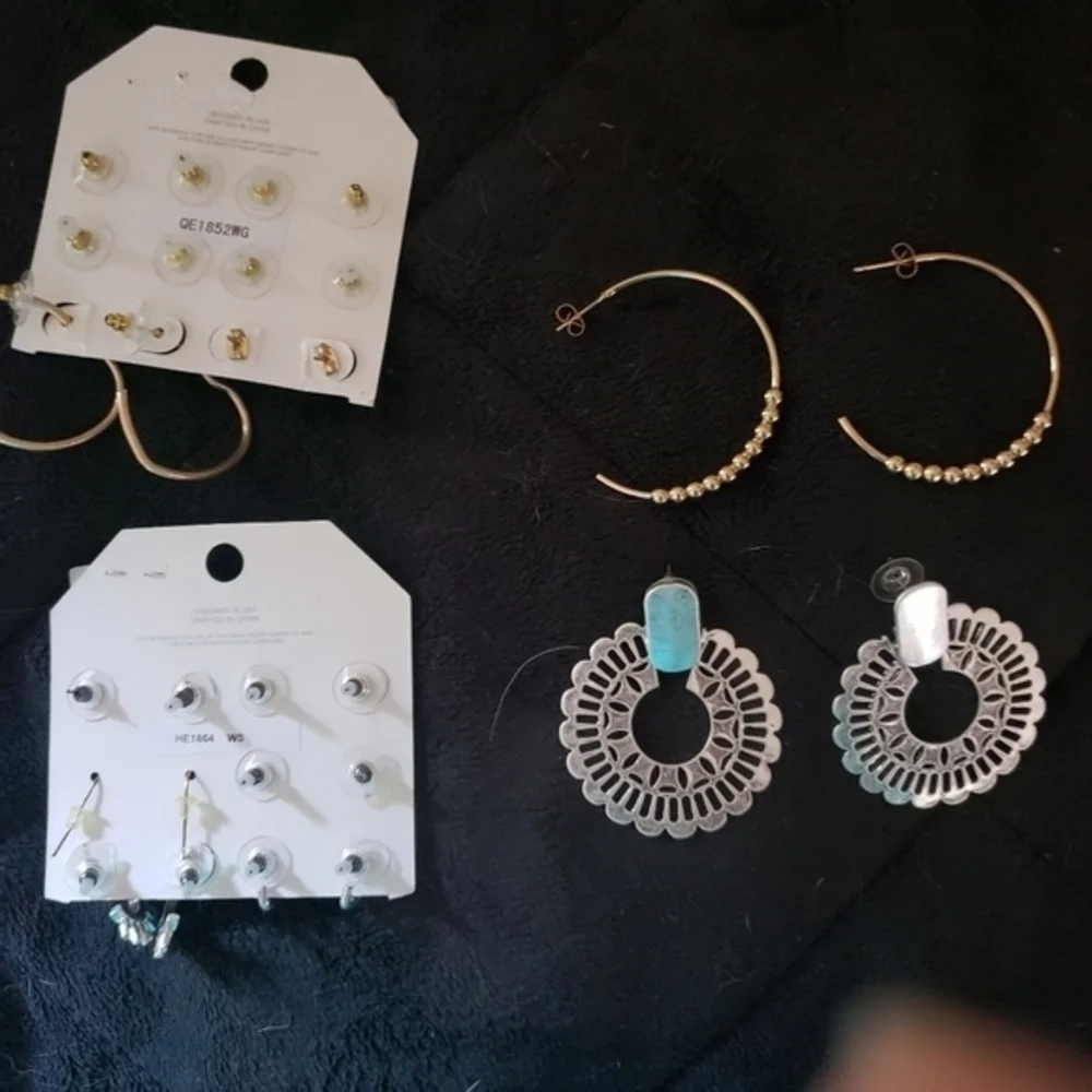 Bundle 14 Pomina‎ earrings